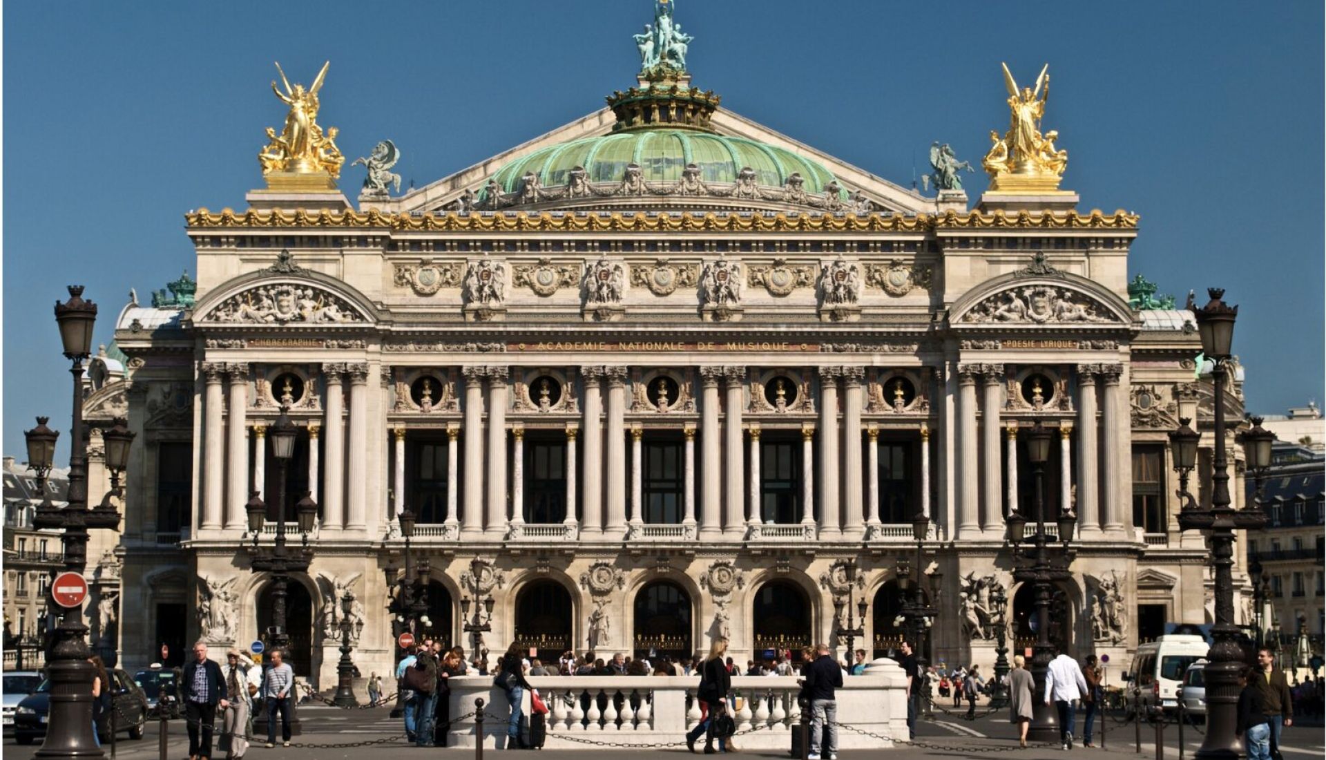 CHAMPS DE POUVOIR À L'OPÉRA